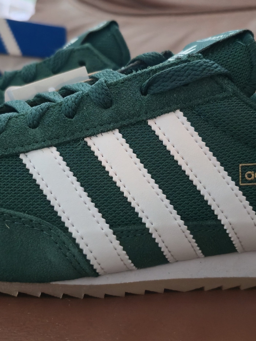 adidas R71 Men’s 7 Womens 8 Green Sneakers with White Three Stripes